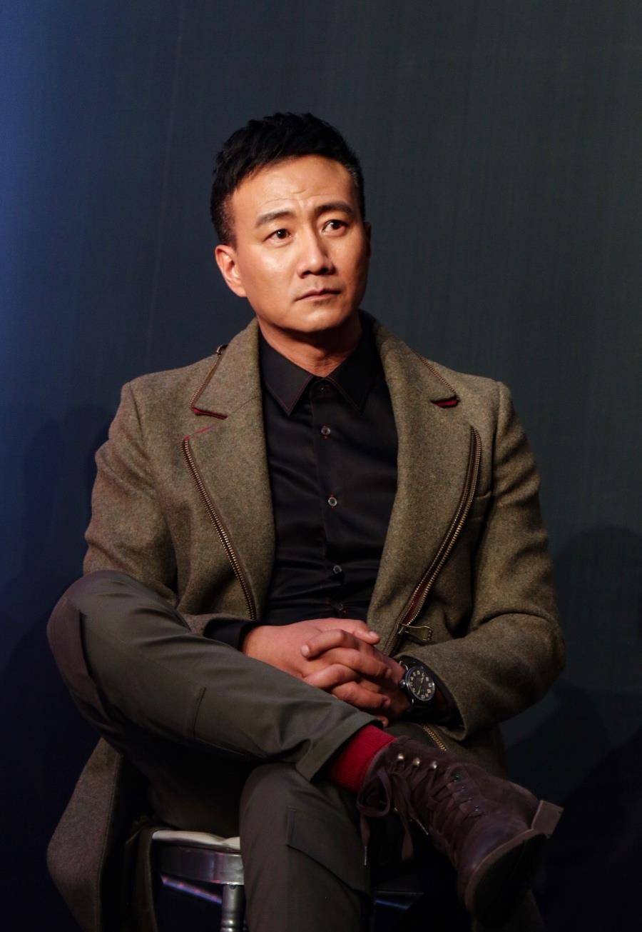 易立竞采访胡军:张国荣那么卖力帮你,是因为他是"同志"吗_电影_刘烨_y