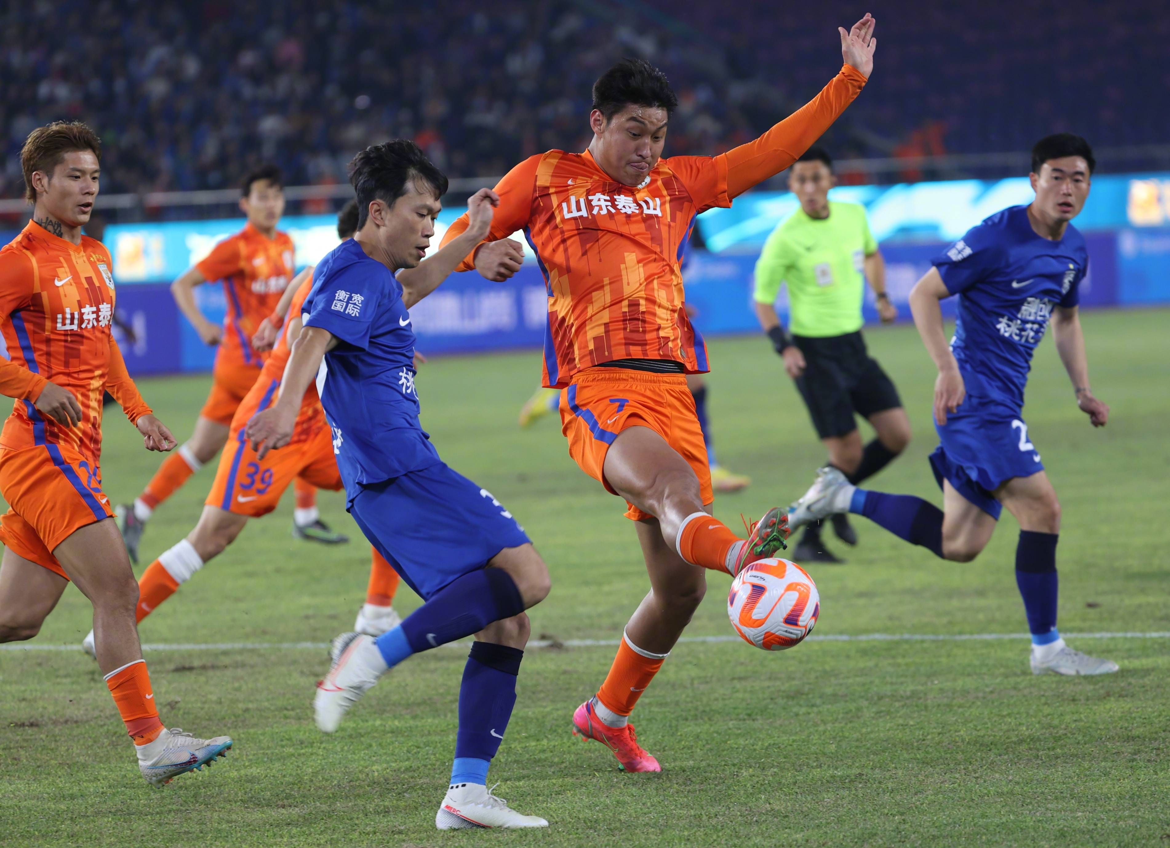 山东泰山超级杯两球落败,多方面技不如人,缺乏突破很难改变进攻_泰山