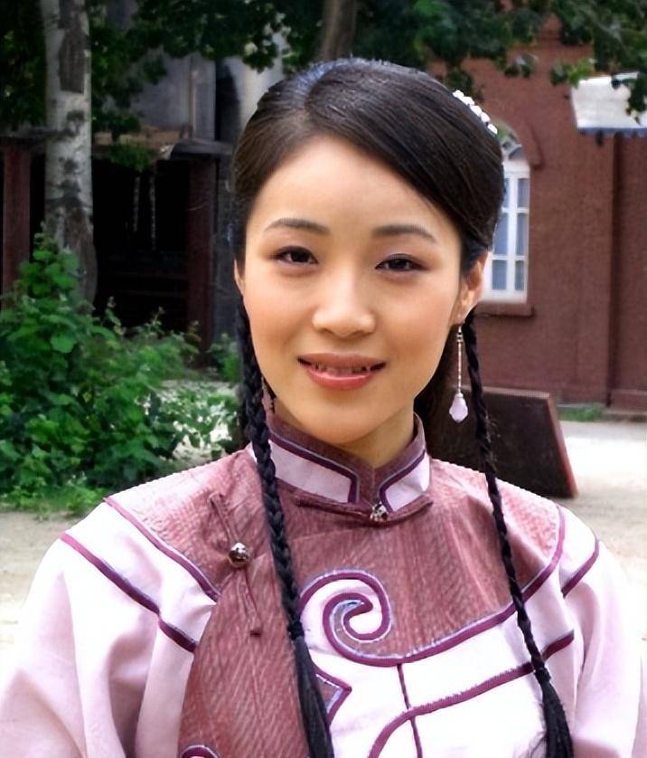 唯有赖文慧除了"伴舞"便再无其它生活,甚至连采访都不曾接受过.