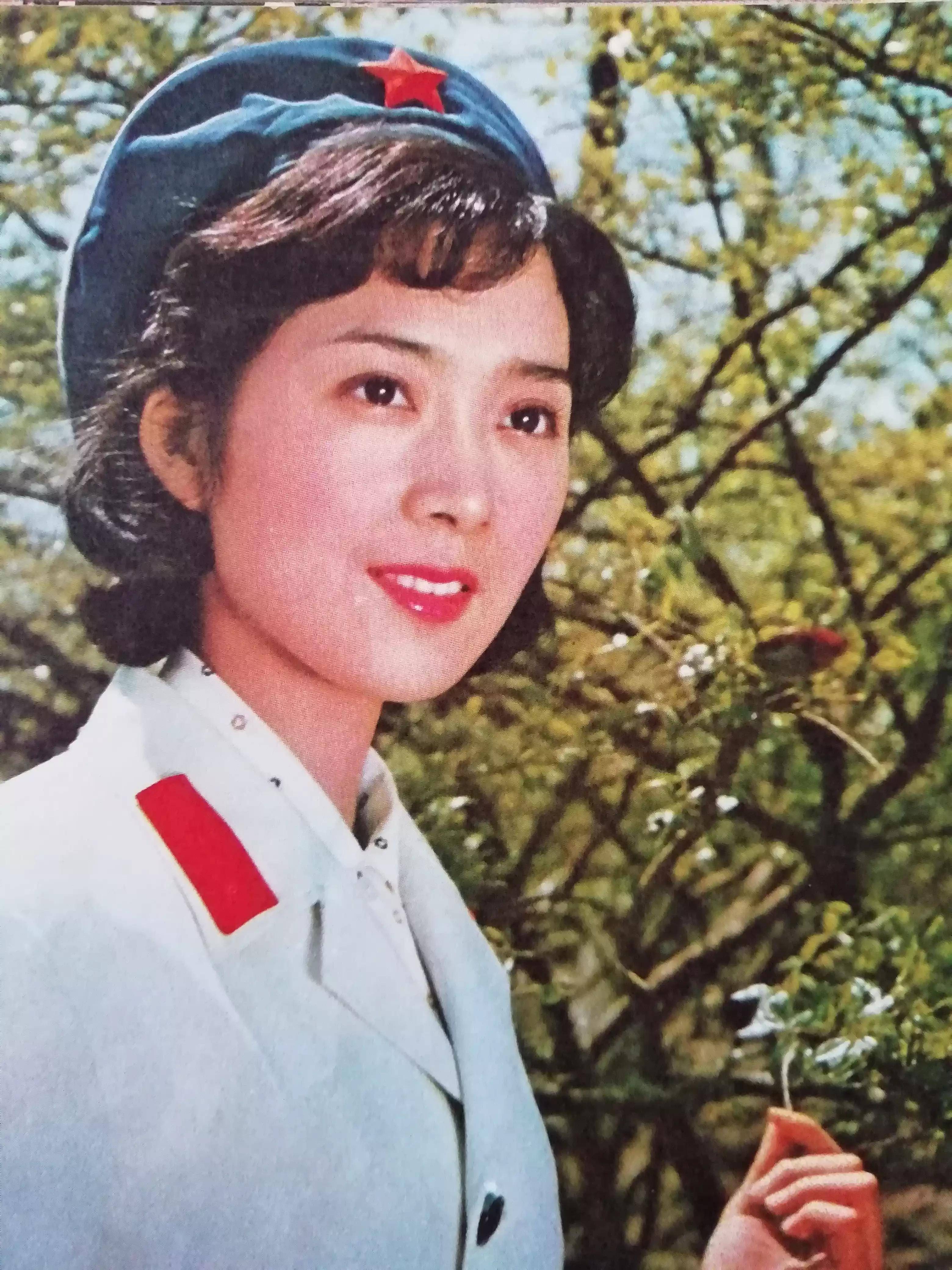 紧接着,上影厂导演宋崇就邀龚雪在电影《好事多磨》中饰演女主人公刘