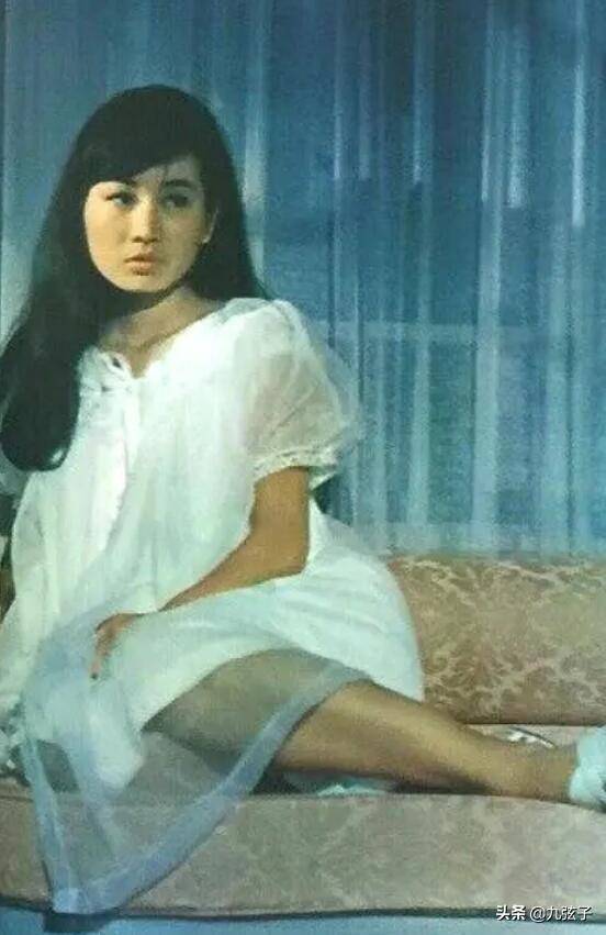 一代传奇女星井莉,从不惧流言蜚语,父亲给她定规矩:洁身自好_井淼