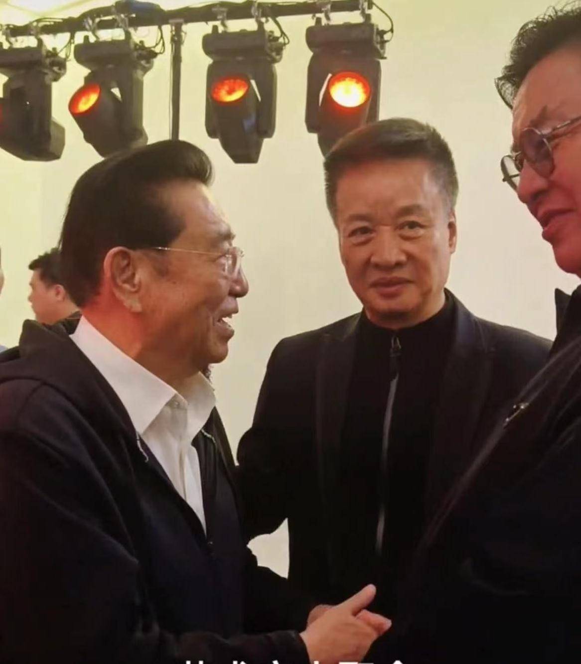 从与李双江齐名到雨中撑伞"落魄献唱",76岁蒋大为都经历了什么_张佩君