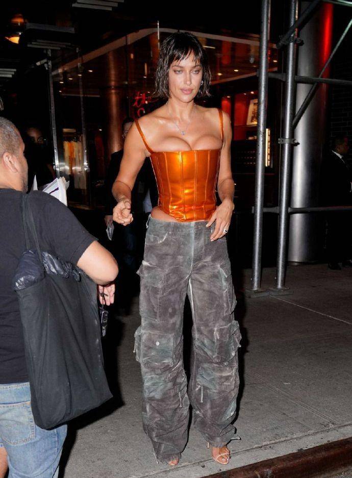 c罗前女友伊莉娜·莎伊克吊带连体裤 休闲裤秀魔鬼身材_是一种_侵权