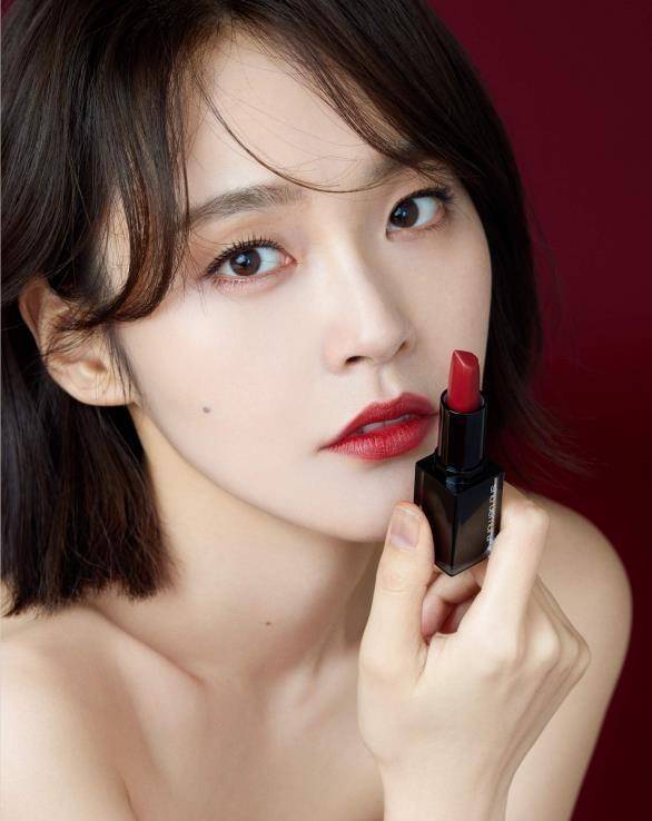 张佳宁高调点痣,晒别墅引热议,网友:天真浪漫的氧气少_气质_美貌_少女