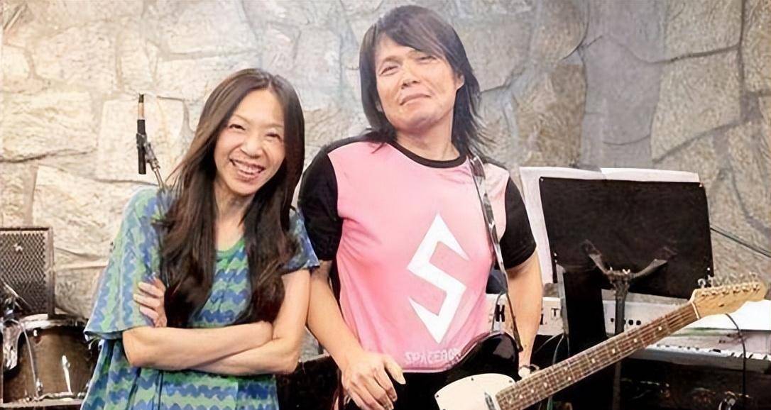 伍佰找大5岁女人,结婚14年至今无子,如今妻子发福也不嫌弃_媳妇_陈