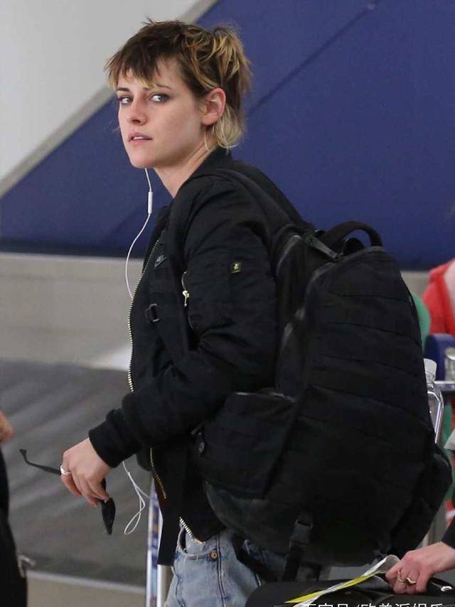 近日,好莱坞知名女星克里斯汀·斯图尔特(kristenstewart)被拍到跟