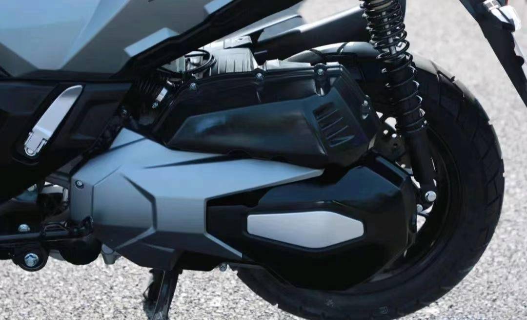 力帆kpv350 终于来了:动力比宝马强,满配还能放两顶全盔!