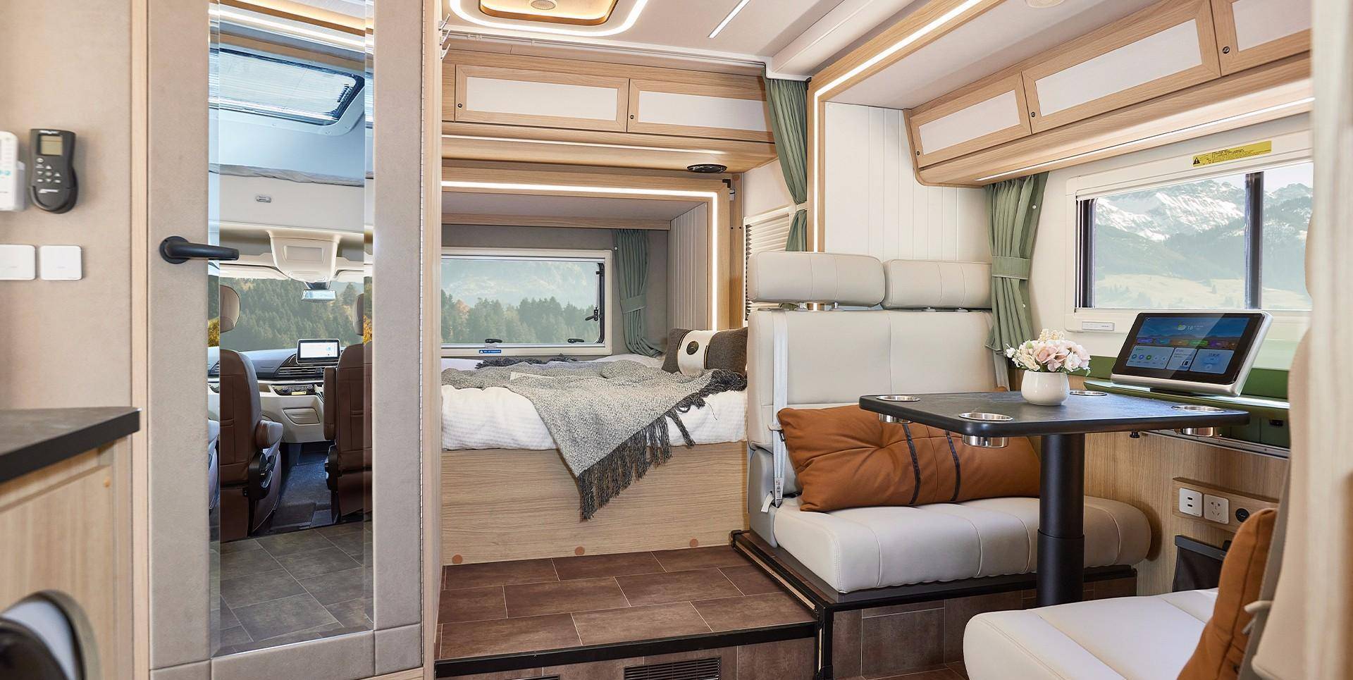 房车推荐:大通生活家v100,带48v智能双发系统的原厂房车