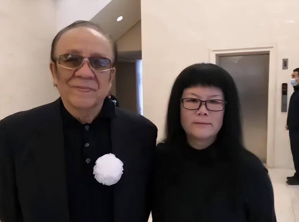 男高音程志去世头七,家中内景曝光女儿照片,离婚的原因引起猜测_先生