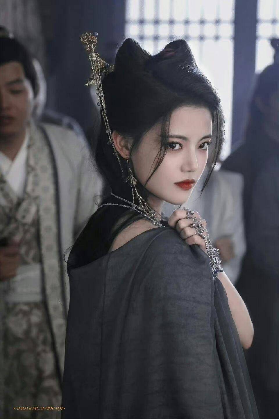 妆容服装好搞笑,女配太美女主显老_男女_网友_孙珍妮