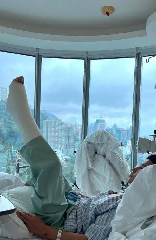 蔡少芬老公张晋受重伤住院,鼻子插着氧气,双腿打满了石膏_受伤_网友