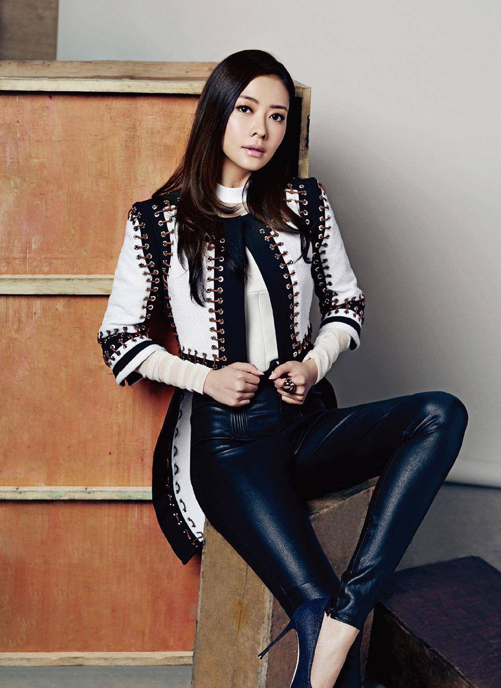 熊黛林新写真照曝光,6套造型韵味十足,简直不像有俩娃的女人!