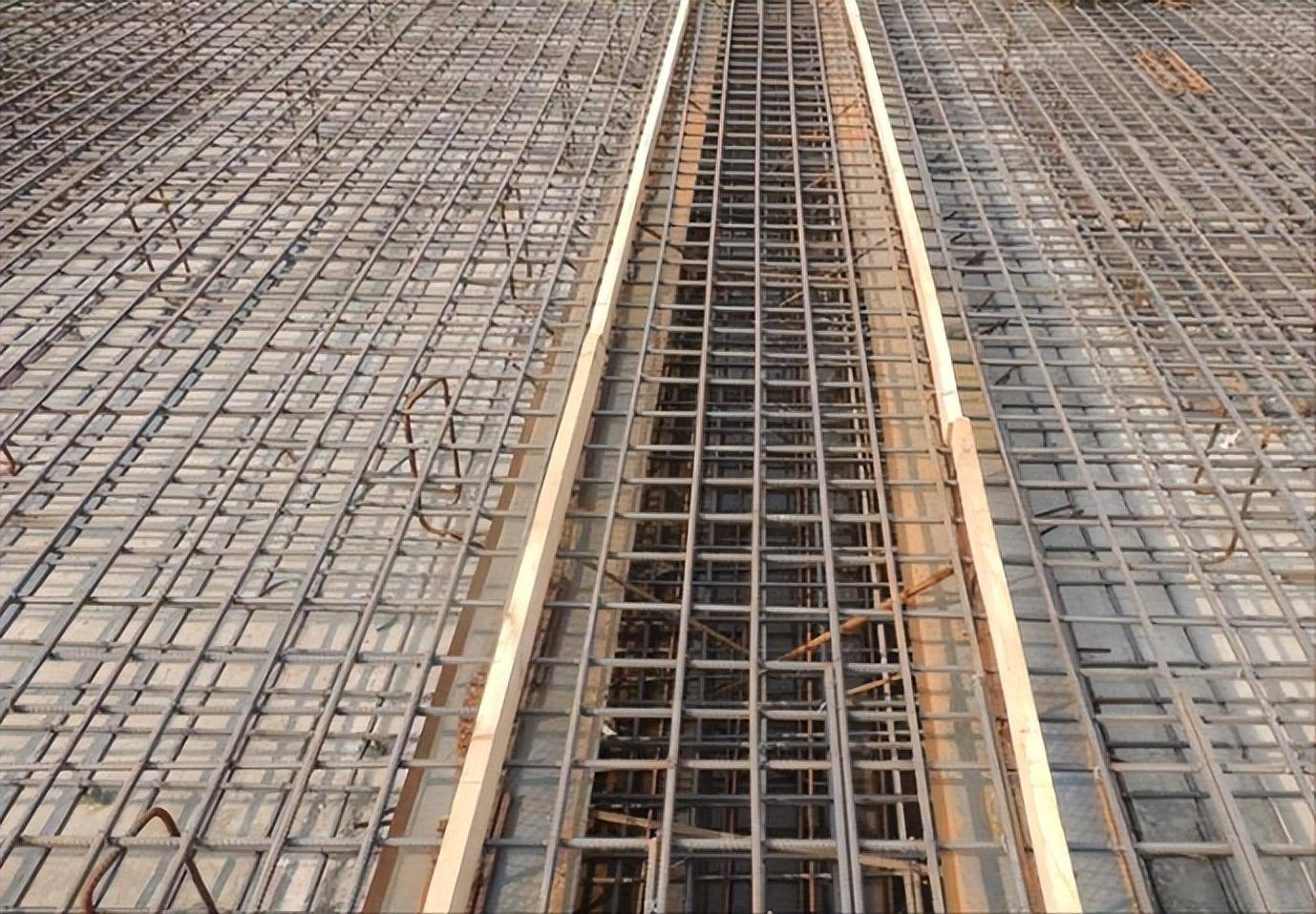 底板后浇带止水钢板开口向下还是向上?_工程_做法_混凝土