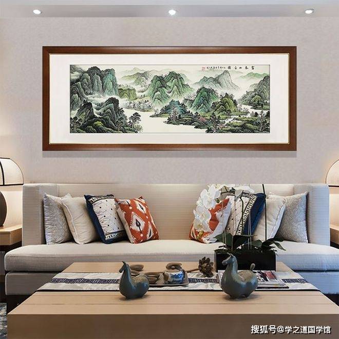 客厅沙发后面挂什么画比较好？ 讲究可是很多的-家客厅沙发后面挂什么画好看
