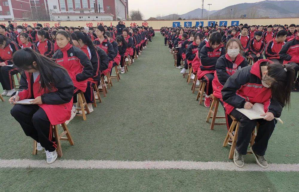 满城:检察官走进职教中心开讲法治专题课