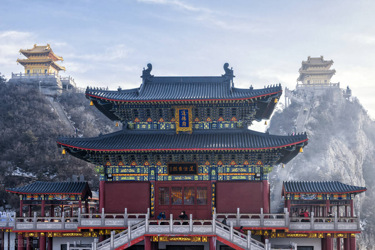 老君山风景区：旅游者心灵的栖息地，探寻道教文化的根源！(打卡老君山景区)