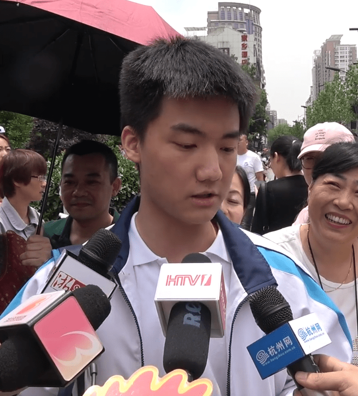 浙江考生高考提前交卷,还嘲讽题目太简单,林欢后来怎么样了?