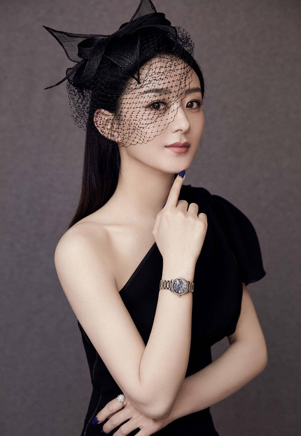 赵丽颖生娃后身材没变,穿白色连衣裙清纯似少女,真是辣妈一枚_气质