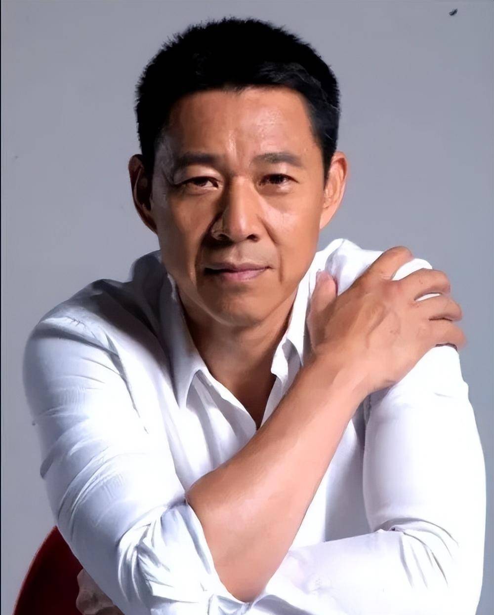 演员张丰毅:一生性格强势,不参加儿子婚礼,和他不是一路人_吕丽萍