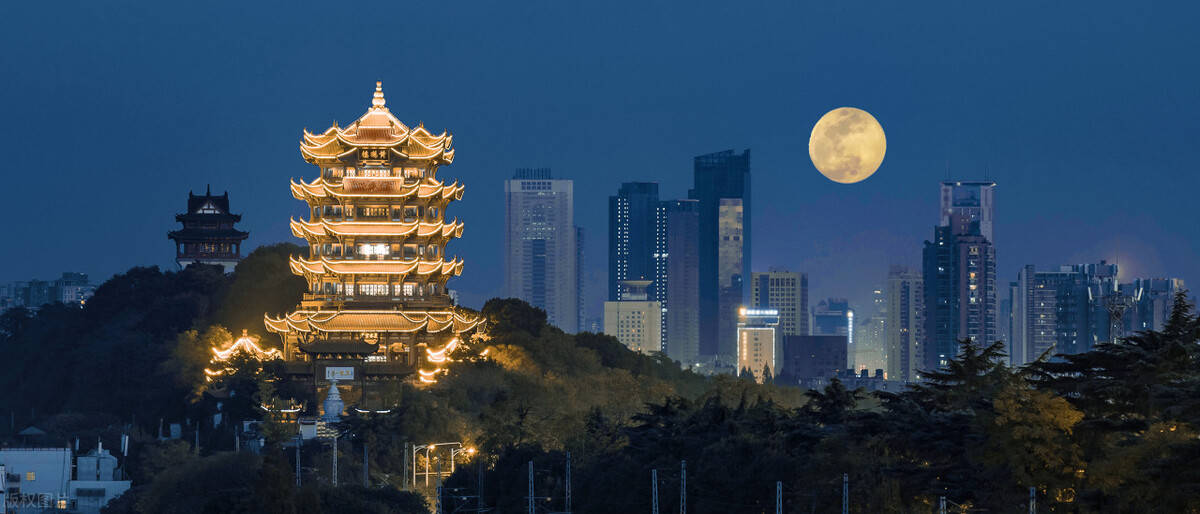 黄鹤楼风景区旅游攻略：烟雨楼台寻诗迹，黄鹤楼上赏美景！(黄鹤楼观景点)