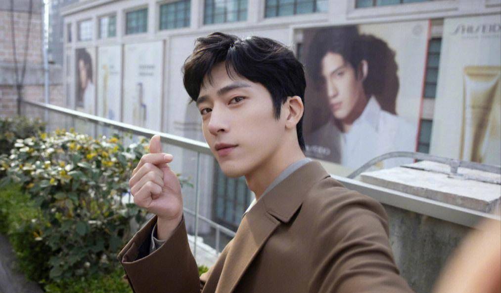 井柏然:出生28天被弃,奶奶捡破烂养他,红了不忘本给奶奶买豪宅_母亲