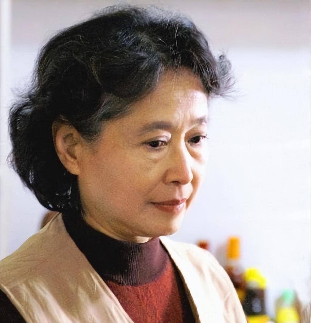 两人育有一个儿子,名叫王颖,原本是一名摄像师,拍过《永不瞑目》《像