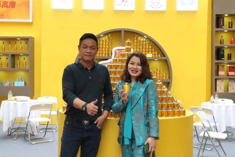 本届糖酒会,石湾酒厂集团以"荤素两格,酒海一绝"为主题面向全国招商