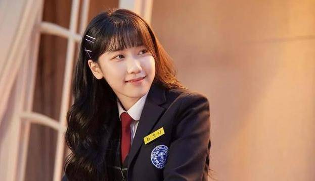 小素媛长大了,15岁出演新剧,被人赞美是初恋脸