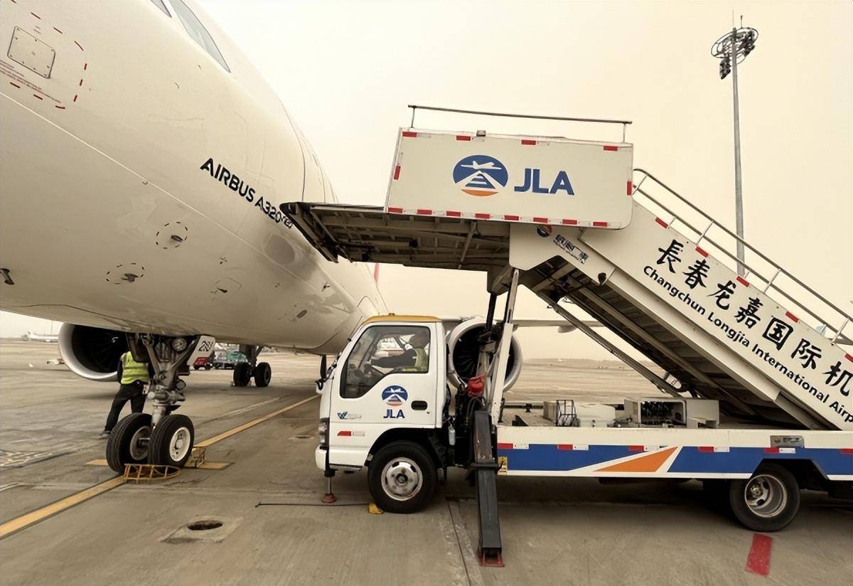 应对大风沙尘天气 长春机场全力确保航班安全运行_保障_进行