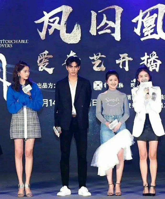 关晓彤&宋威龙&赵露思/图片来源:微博《凤囚凰》发布会关晓彤&宋威龙&