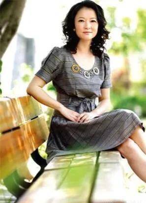 东视三位娱乐首席女主持人,有的淡出主持有的转为幕后,你青睐谁_中央
