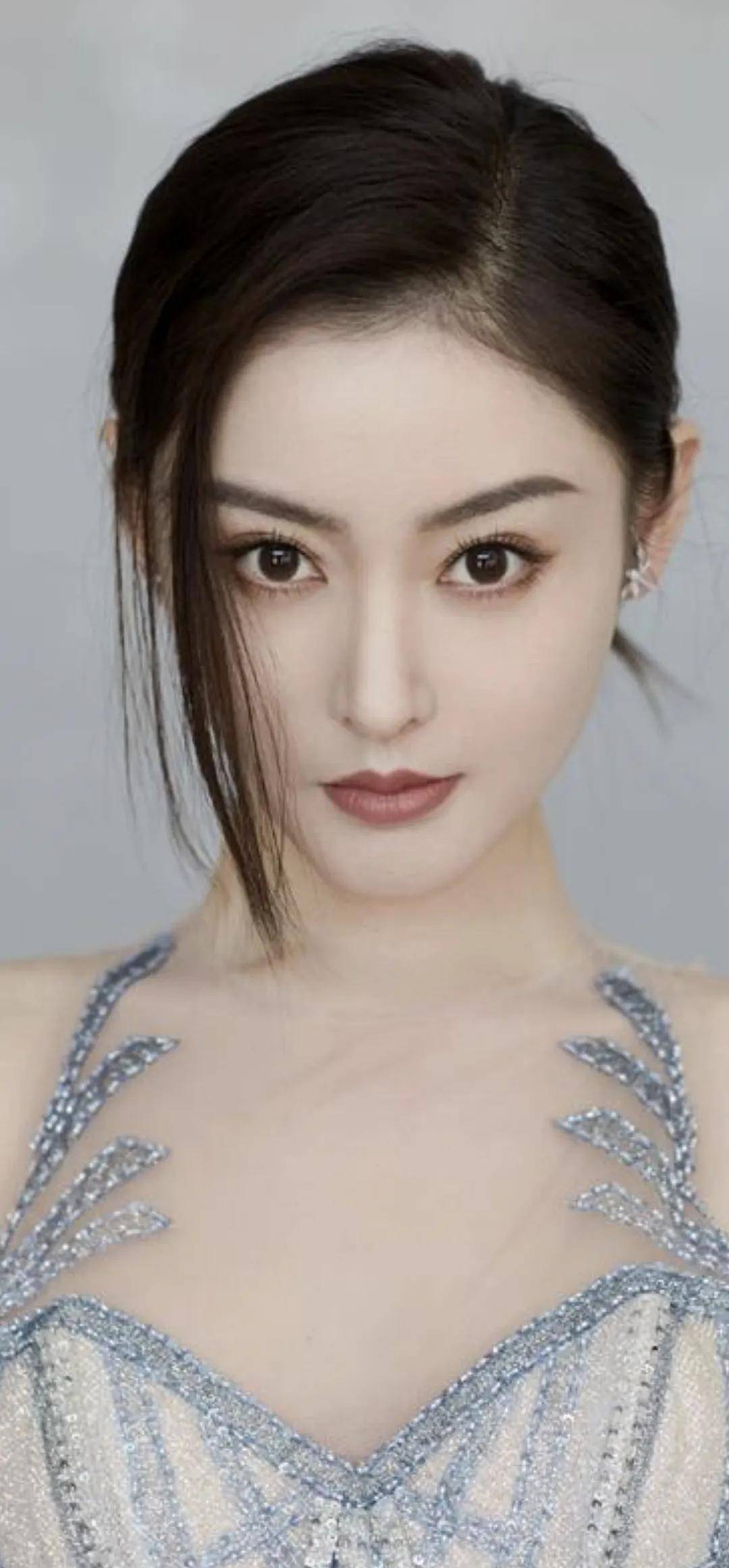 《雪中悍刀行》胭脂榜第一美人,南宫仆射扮演者张天爱时尚美图_演出