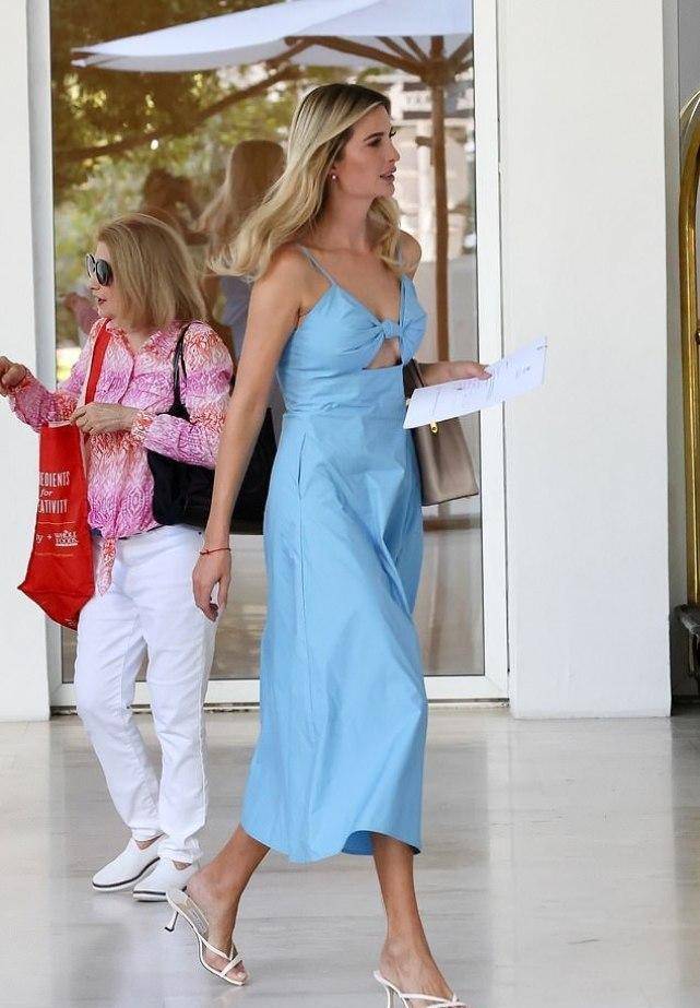 41岁伊万卡久违惊艳!身姿挺拔1.