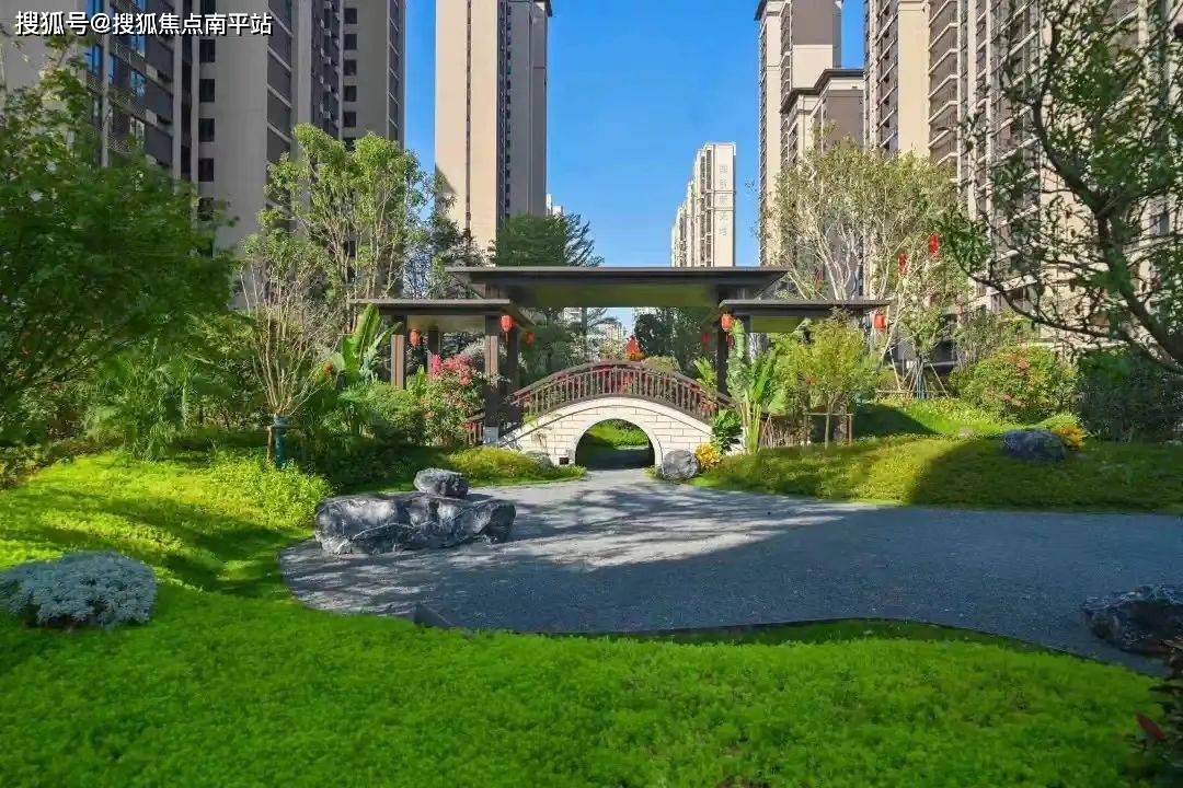 厦门【建发五缘湾玺】 售楼处电话:400-159-8559转接9999 楼盘周边