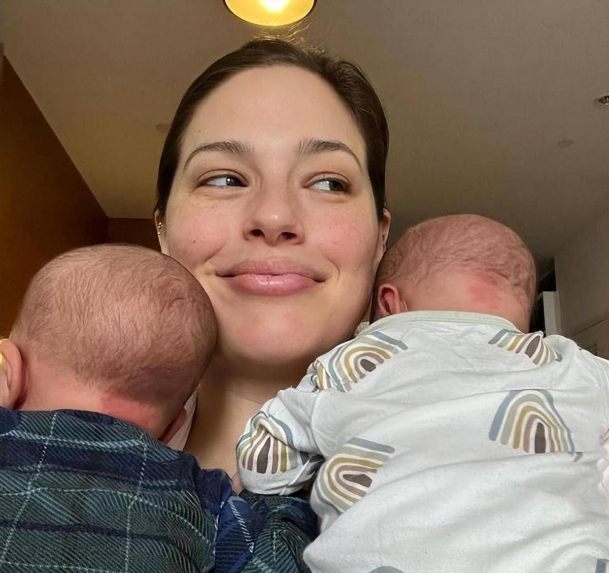 都说人生难得,但阿什利事业爱情双丰收,是妥妥的人生赢家.