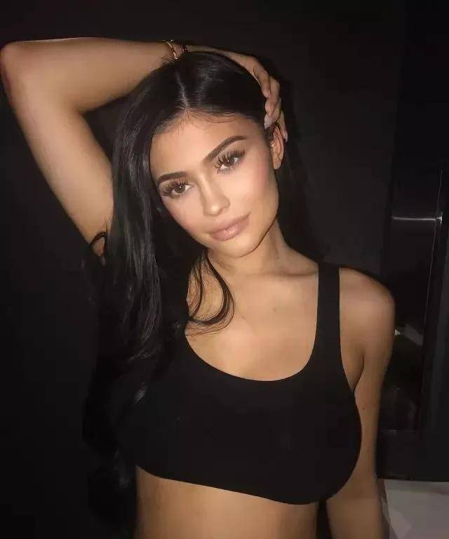 时尚金小妹凯莉詹娜,有颜又多金,22岁成为全球女首富_卡戴珊_家族