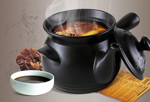 准备枸杞,人参,石斛,峪荟草,取同样分量的这几种食材泡进茶杯,然后用