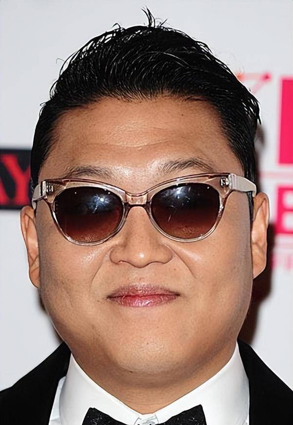 人前是国际巨星,人后是国外之耻,红遍世界的鸟叔为何走到今天