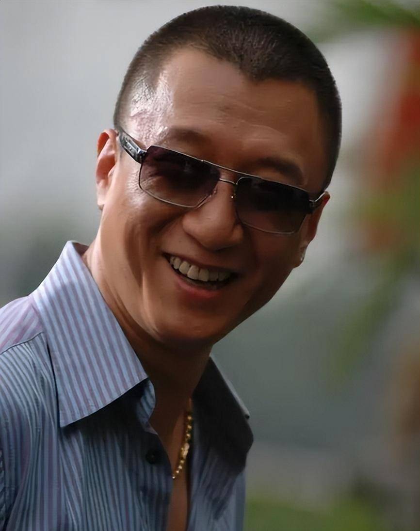 "土豪"孙红雷:18岁花四万块买大哥大,他为什么要离开哈尔滨_霹雳舞