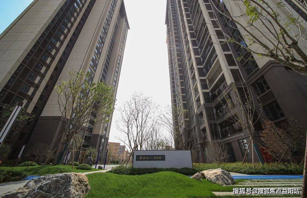 置顶泉州【力高大港樾澜山】24小时售楼处电话400-900-5553_工地_实景