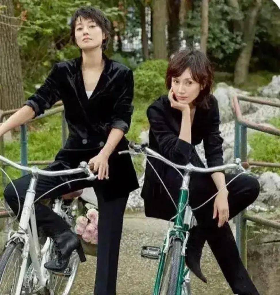 当45岁袁泉和46岁马伊琍同框拍时尚大片,才明白什么叫美得太高级_女性