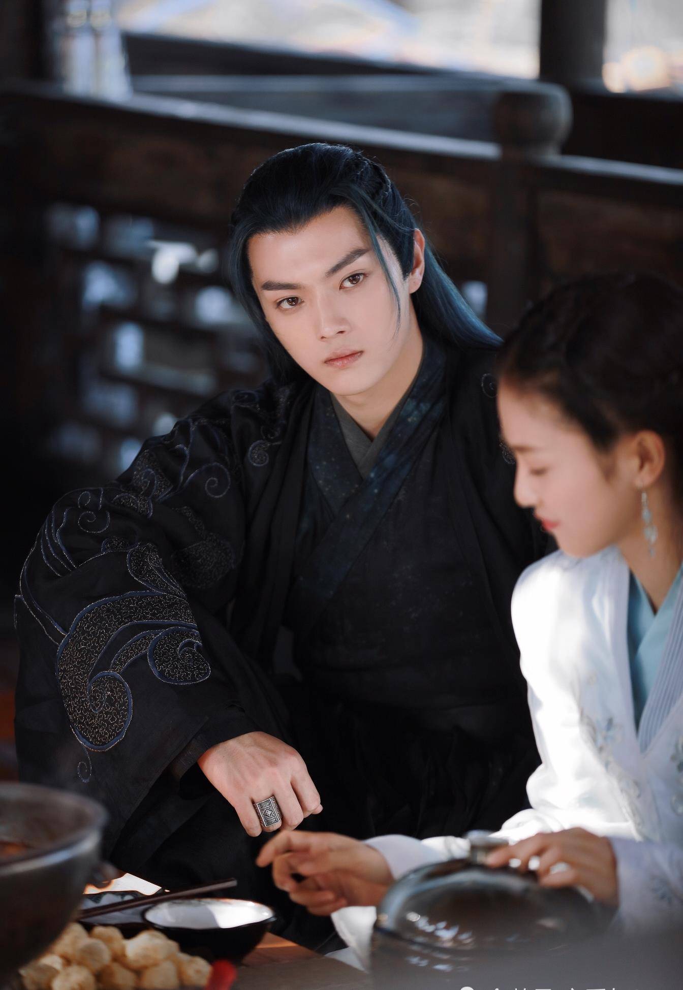 招摇:细节透露厉尘澜成魔许凯黑化太帅了!_司马容_表情_爆发