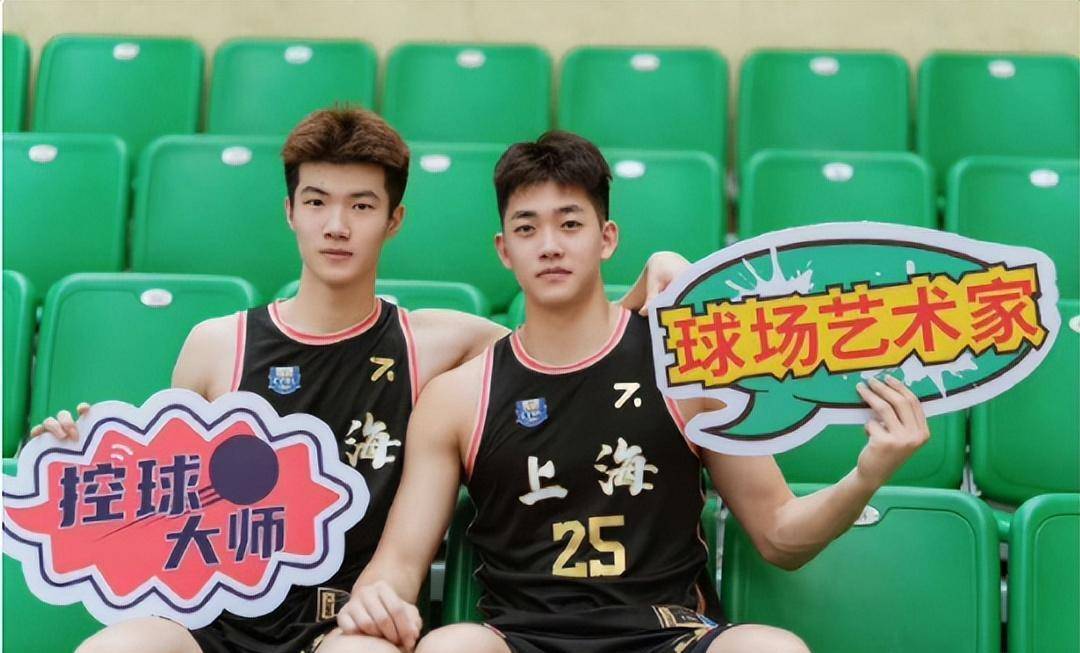 本场比赛,上海队的后场双星李永炜和万孟霖表现出色,末节全场砍下24分