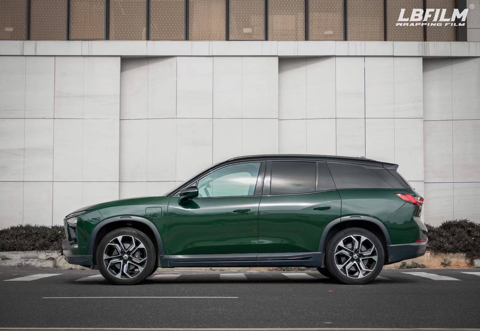 蔚来es8-lb改色膜原厂漆墨绿,神秘绿拒绝平庸!_搜狐汽车_搜狐网