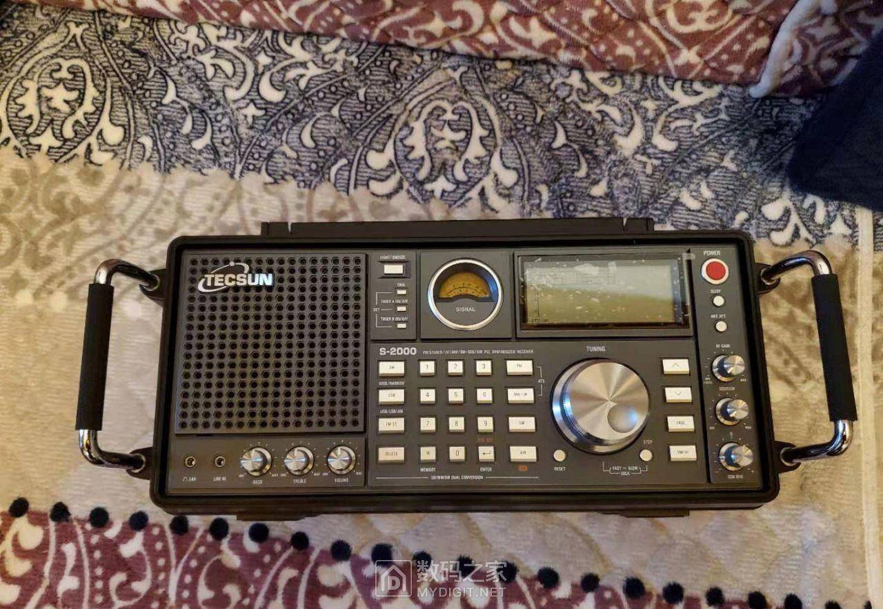 排名第一 德生s2000 我记得一个下午,在900千赫兹的地方,竟然收到了