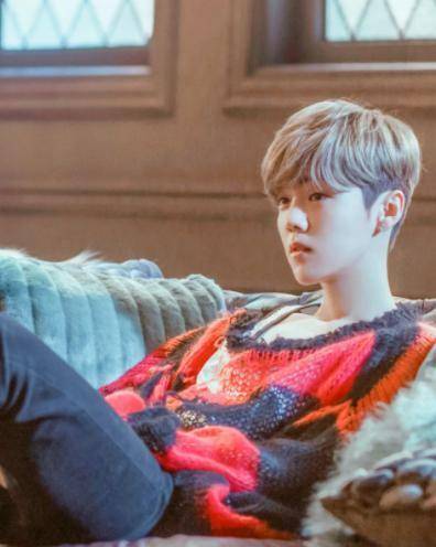 鹿晗家庭背景首曝光,身份地位令人意外,网友:假少爷_军区大院_父亲