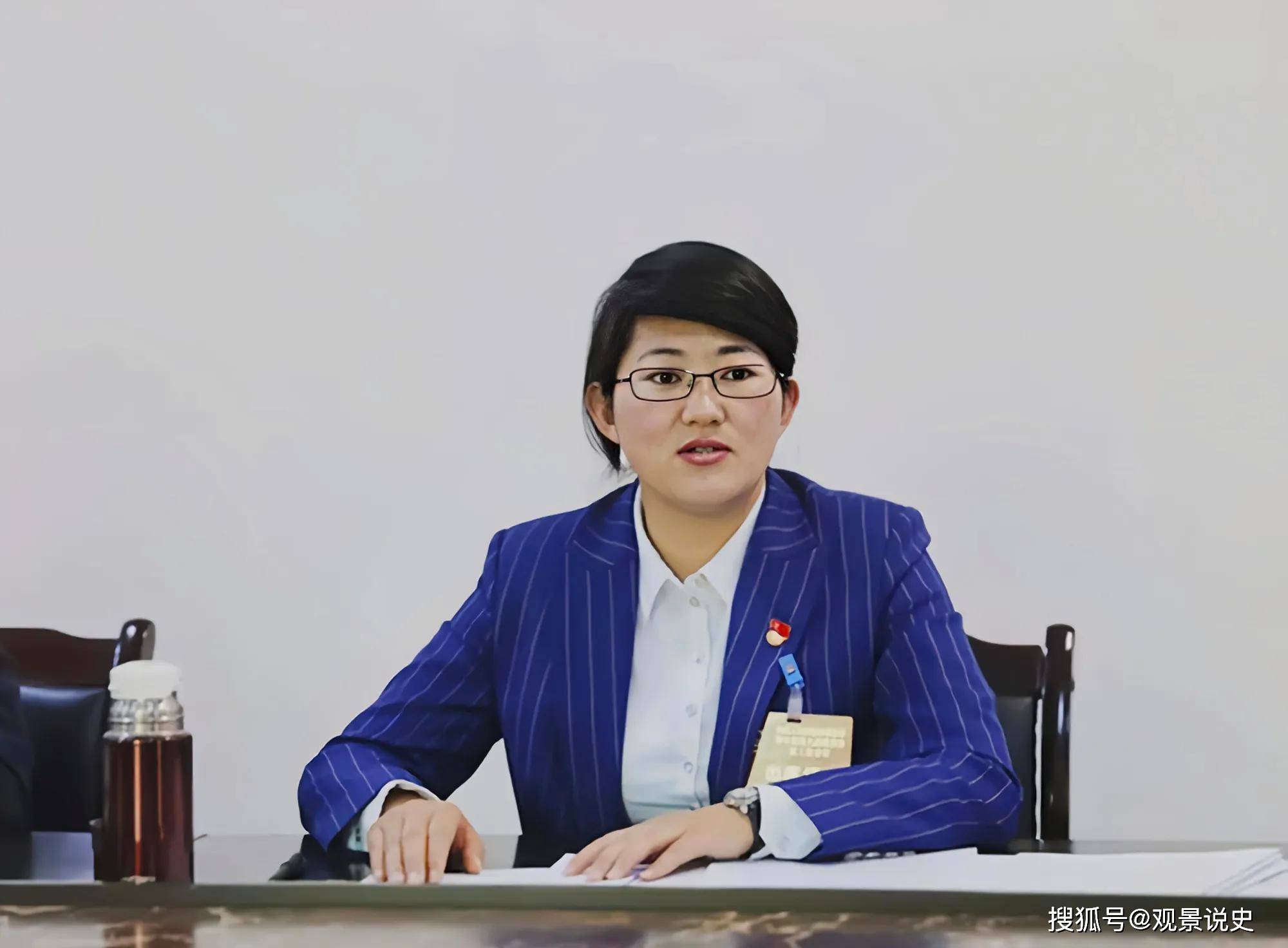 "美女贪官"庞新秀:六毒俱全,插手3亿扶贫款,却公开大谈反腐_华坪县