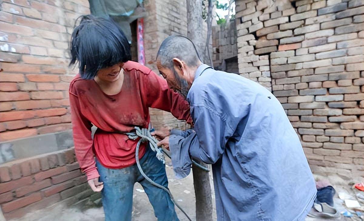 湖北姑娘嫁表哥,生下3个"猴娃",如今106岁还要照顾孩子_陈秀英_丈夫