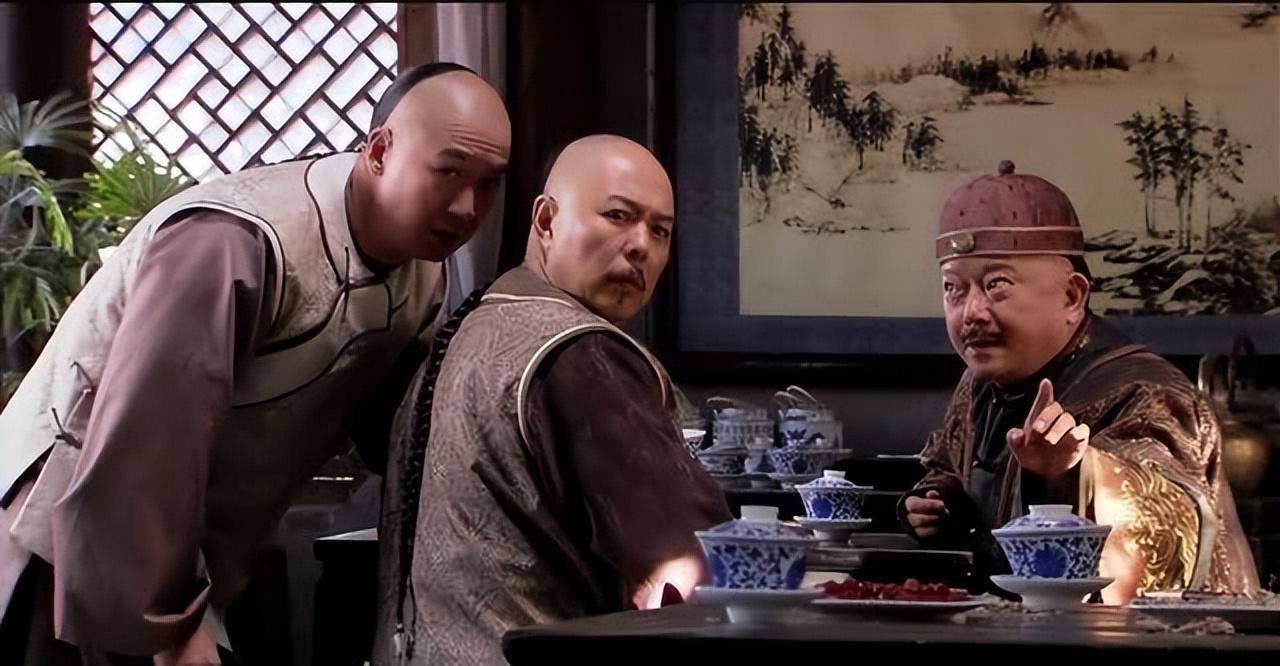 乾隆给纪晓岚一张白纸让他宣读,纪晓岚一张口,乾隆瞬间龙颜大悦_胡牧