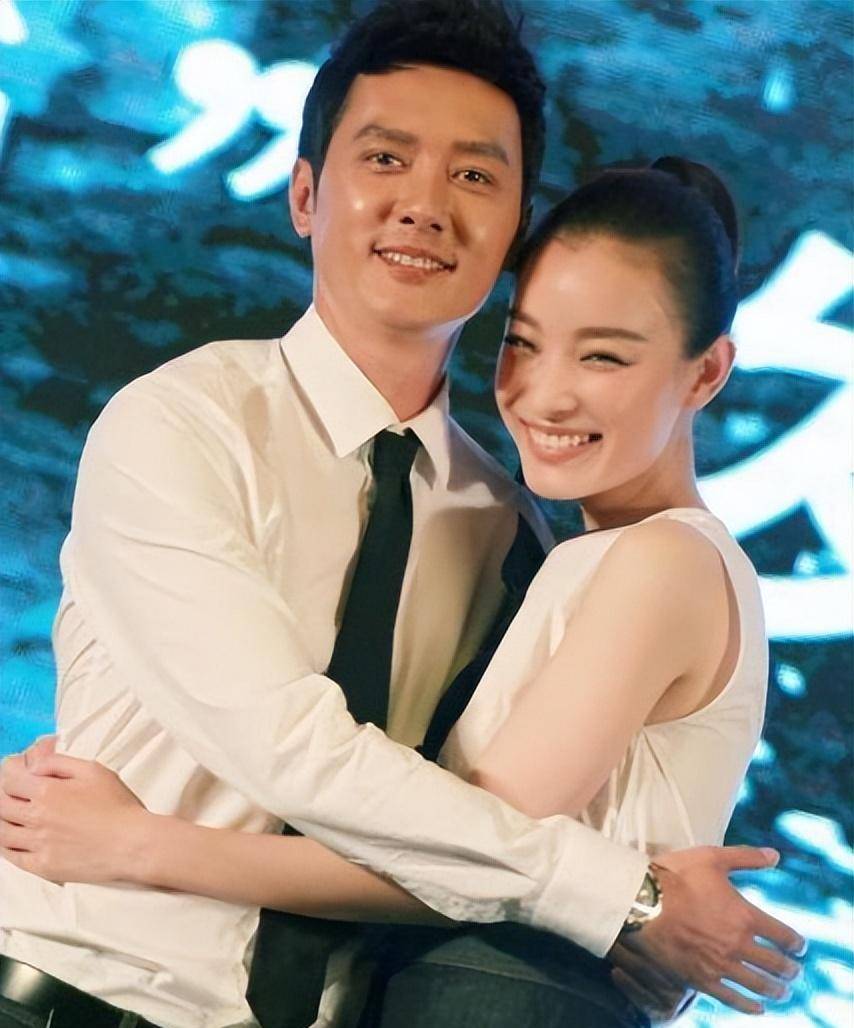 冯绍峰伤心不已,都说走出一段恋情的最好方式是开展下一段,于是宋茜林